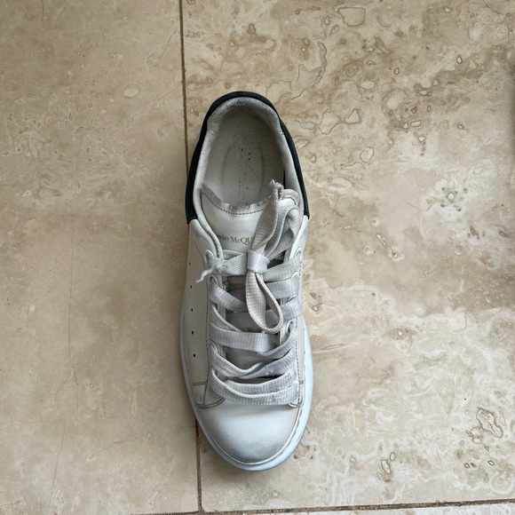 Alexander McQueen Oversized Sneaker in Black - Picture 3 of 13